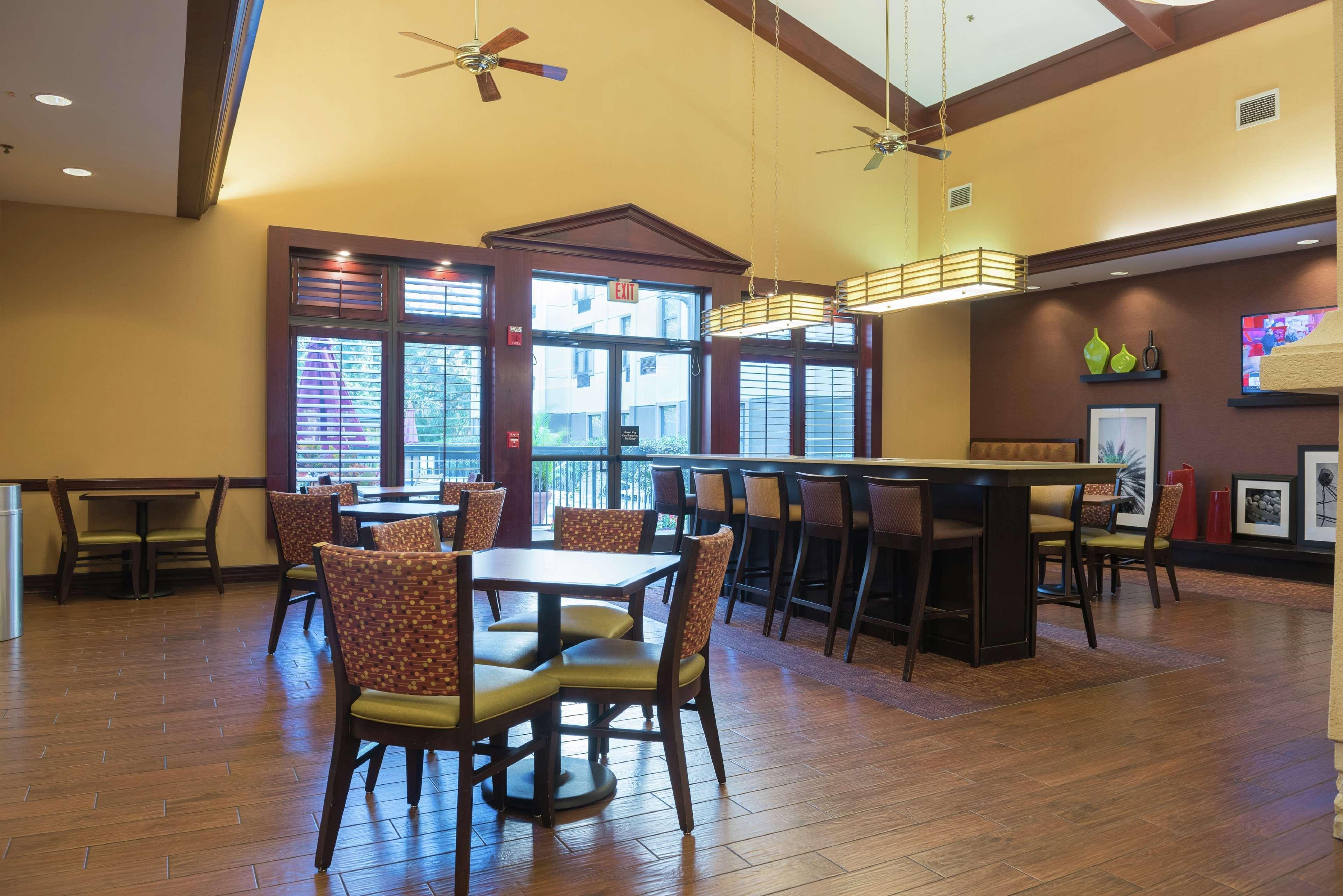 Hampton Inn & Suites Tampa-North Exterior photo